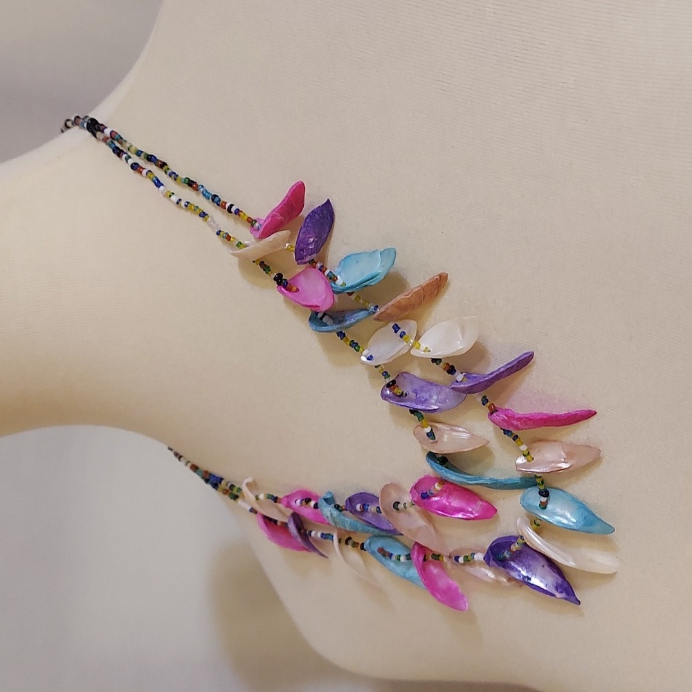 Multicolor Shell Necklace - Picture 3 of 10